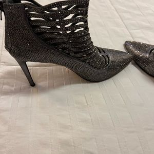 International concepts size 9 rhinestones boots heel boots gray good condition